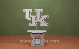 Kentucky Üniversitesi Logosu Organik Plastikten Dekoratif Biblo